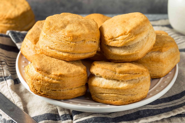 I Asked 2 Pro Bakers To Name the Best Store-Bought Biscuits—They Both Said the Same Thing