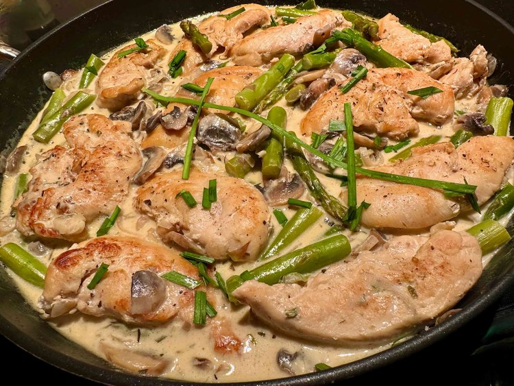 Boursin Chicken, Mushroom, and Asparagus Skillet